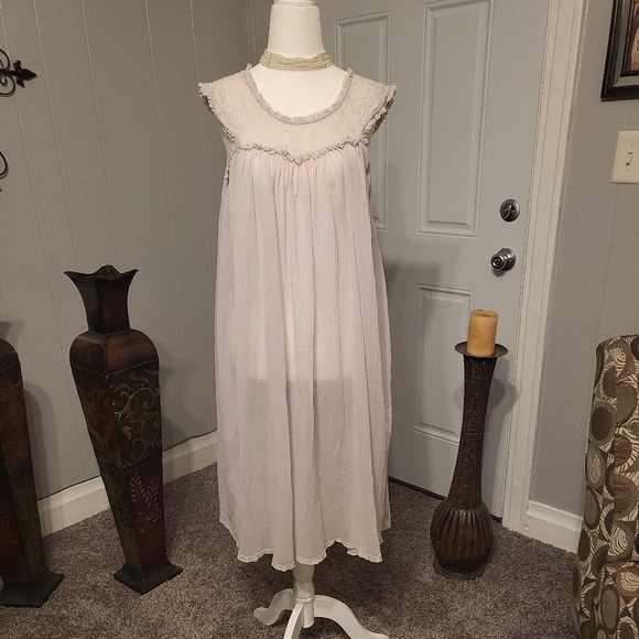 Vintage Other - Vintage Nightgown w/ Lace